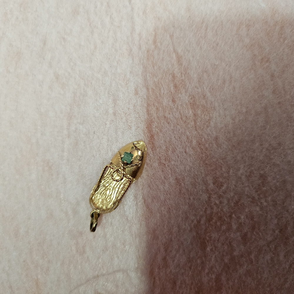 18k Gold Pendant with Green Gemstone